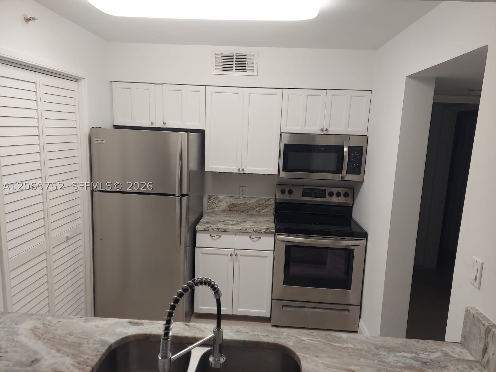 800 Scotia Dr 103 Property Photo 1