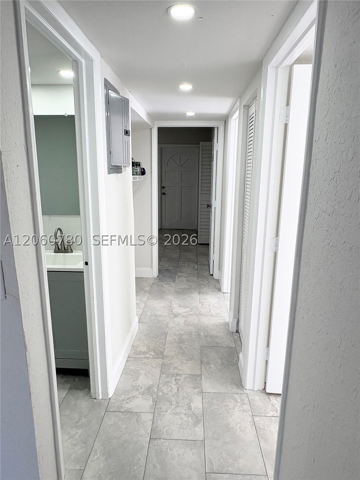 4119 Woodside Dr 2 Property Photo 3