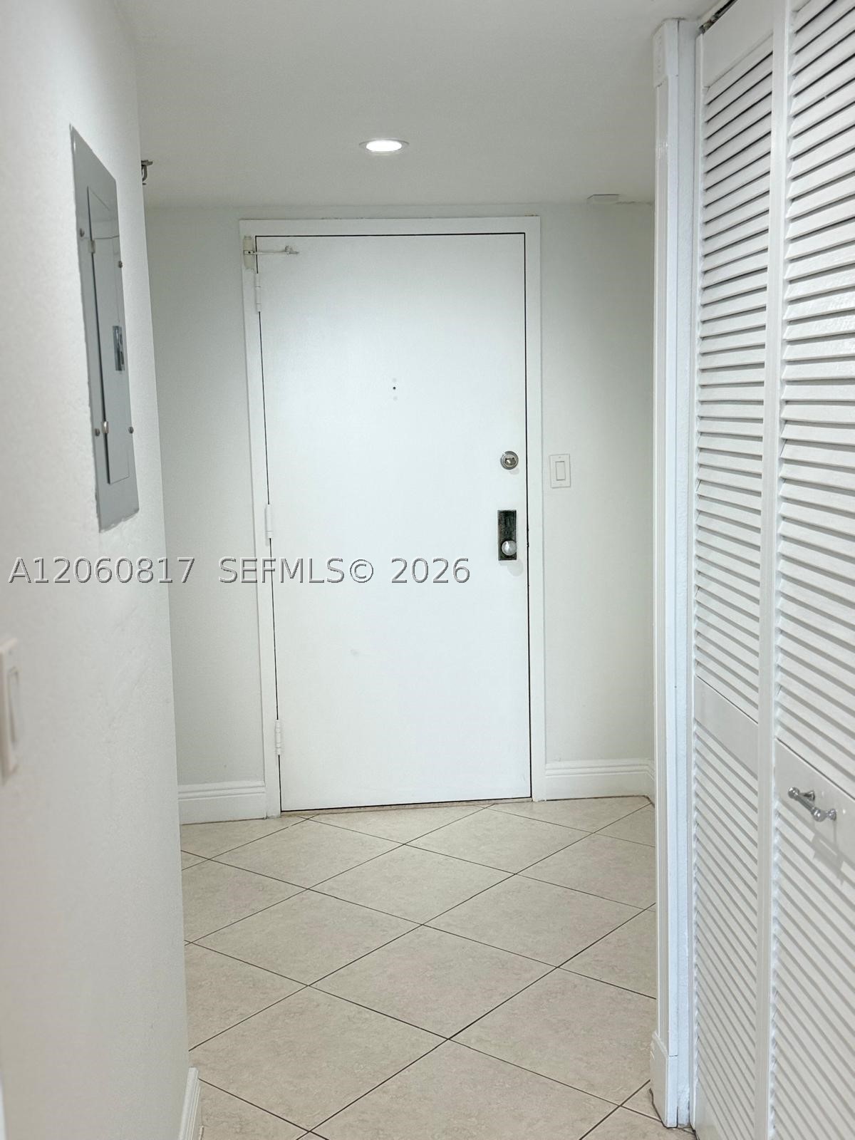 2625 Collins Ave 810 Property Photo 5