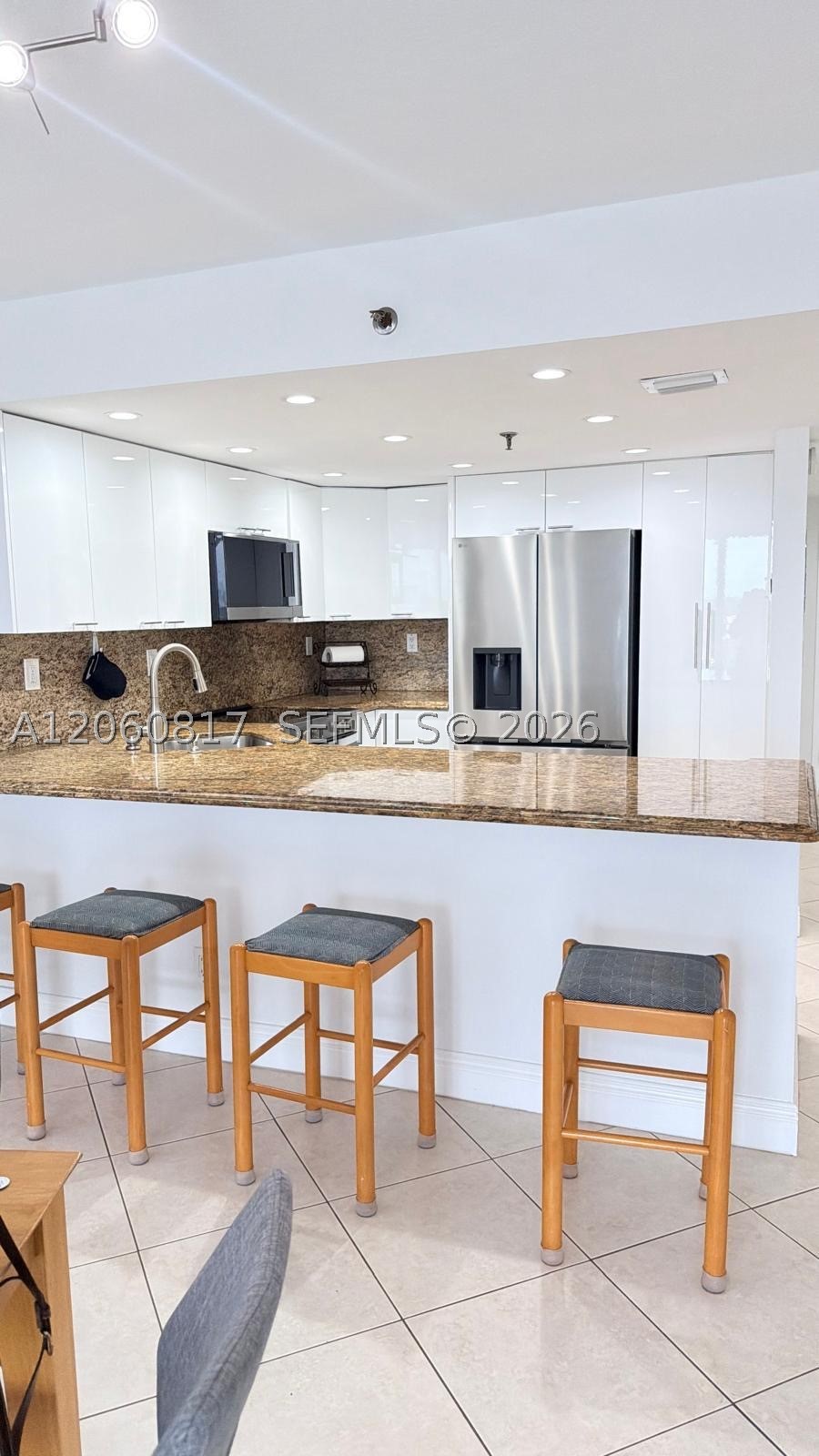 2625 Collins Ave 810 Property Photo 6