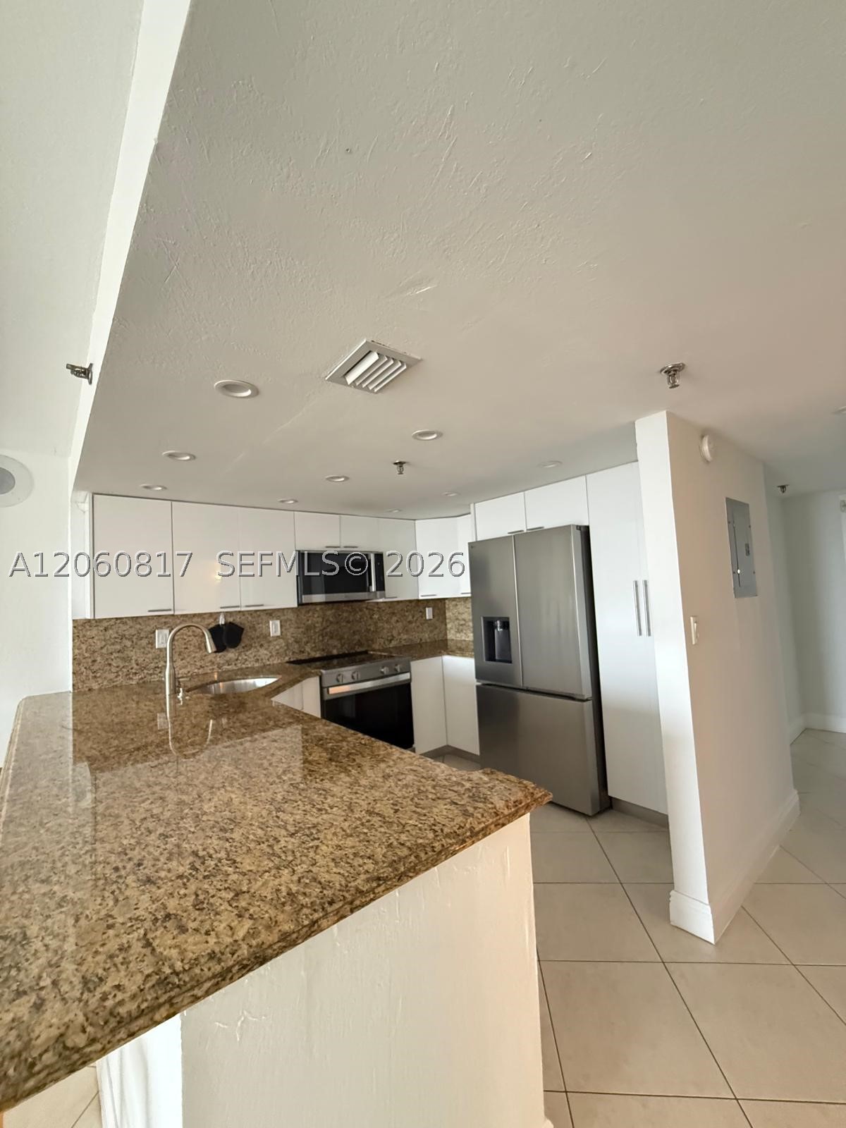 2625 Collins Ave 810 Property Photo 8