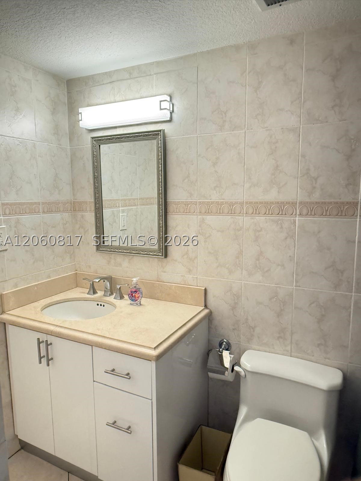2625 Collins Ave 810 Property Photo 11