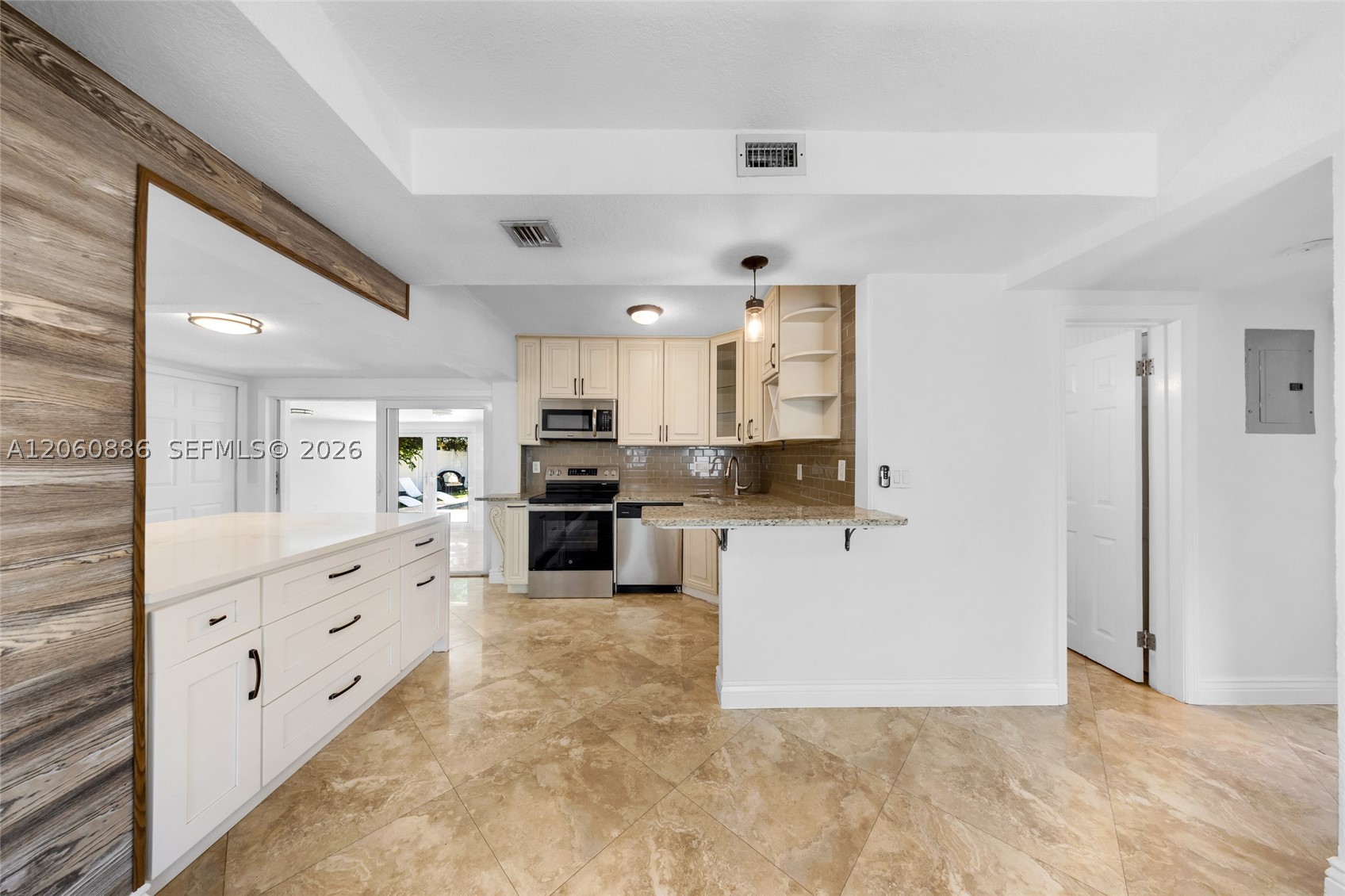 1837 Ne 48th Ct 0 Property Photo 6