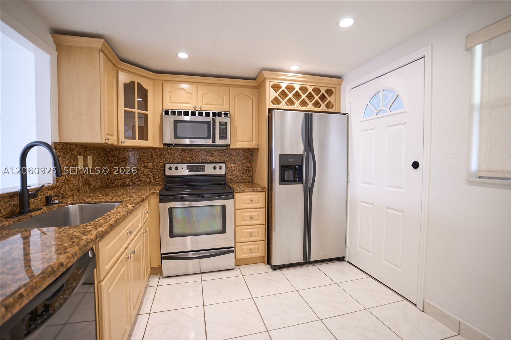 3600 NE 170th St 401 Property Photo 1
