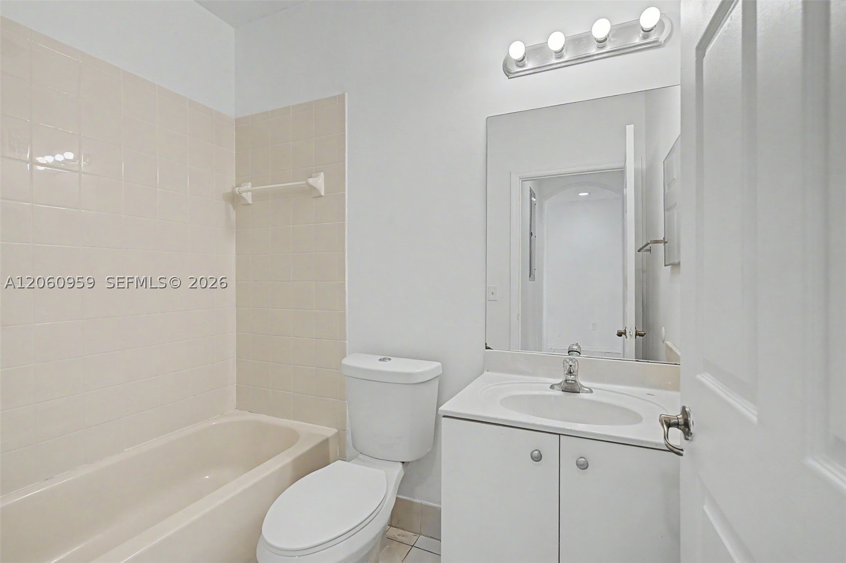 975 Ne 42nd Ter 975 Property Photo 7