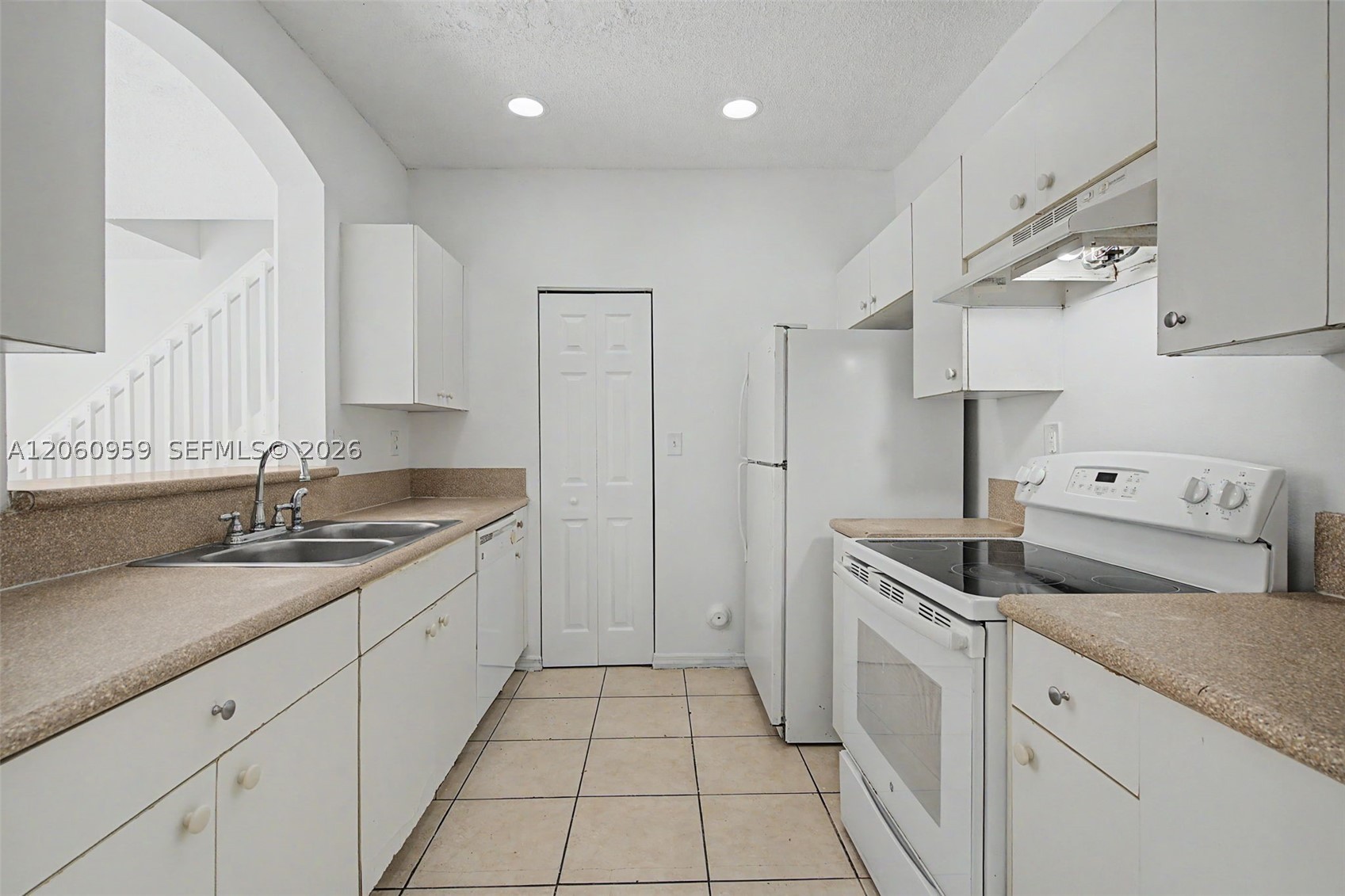 975 Ne 42nd Ter 975 Property Photo 9