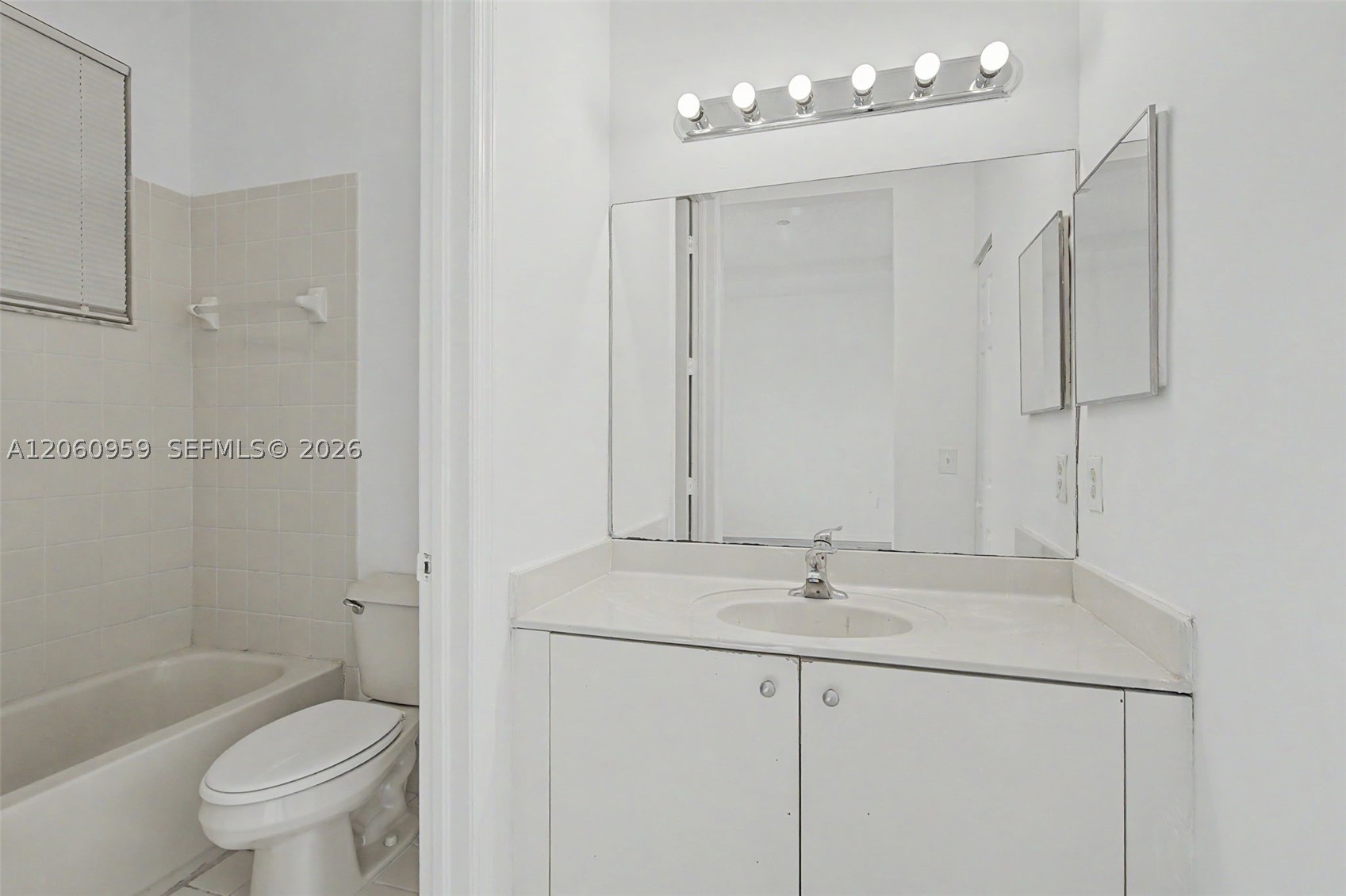 975 Ne 42nd Ter 975 Property Photo 20