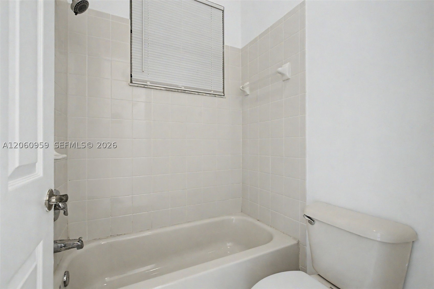 975 Ne 42nd Ter 975 Property Photo 21