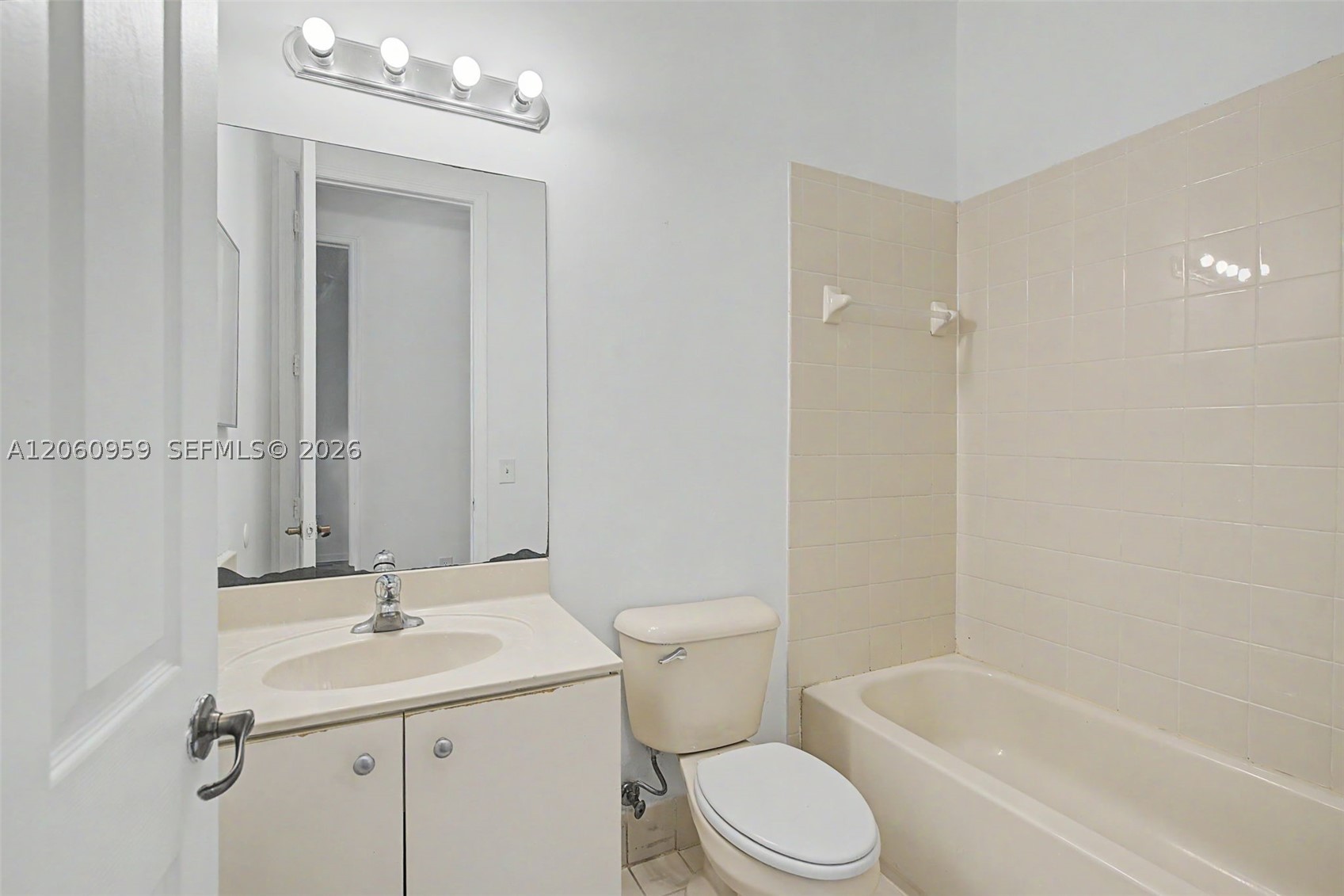 975 Ne 42nd Ter 975 Property Photo 27