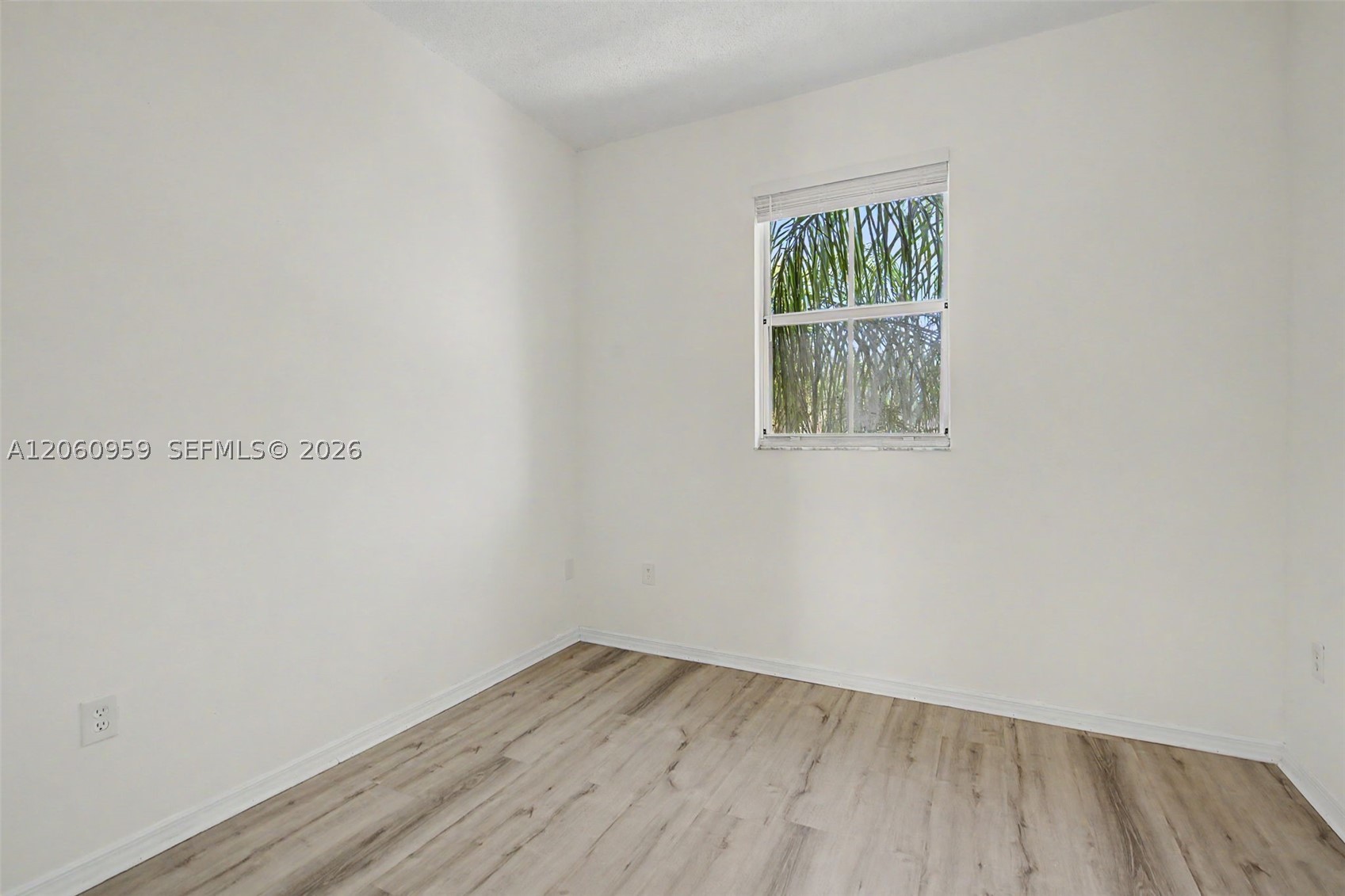 975 Ne 42nd Ter 975 Property Photo 28