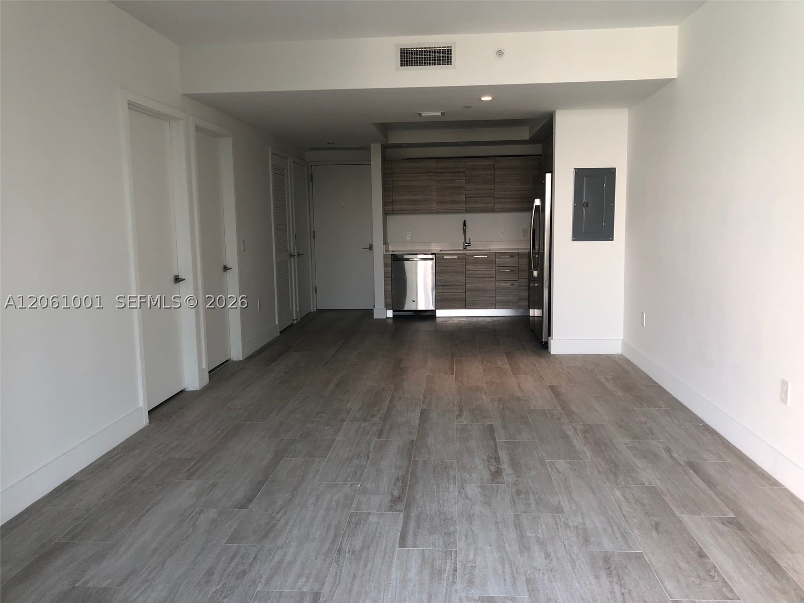 121 Ne 34 St 811 Property Photo 3