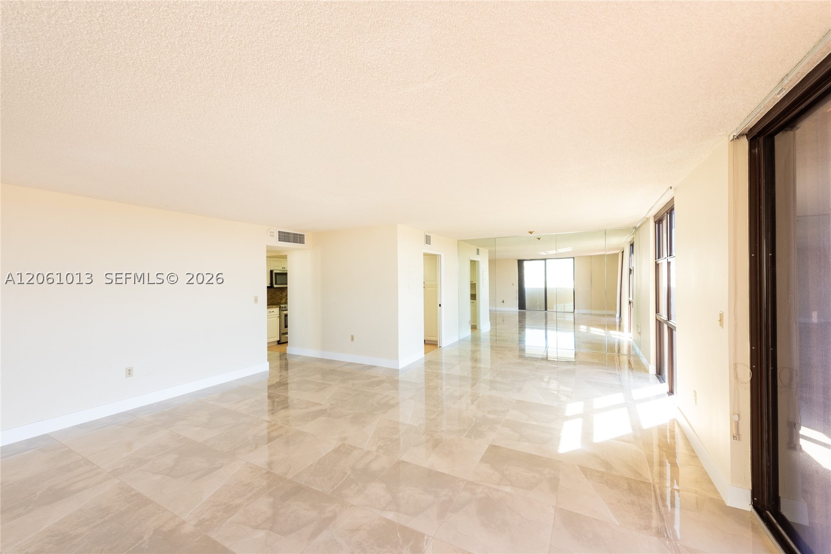 600 Biltmore Way 1014 Property Photo 12