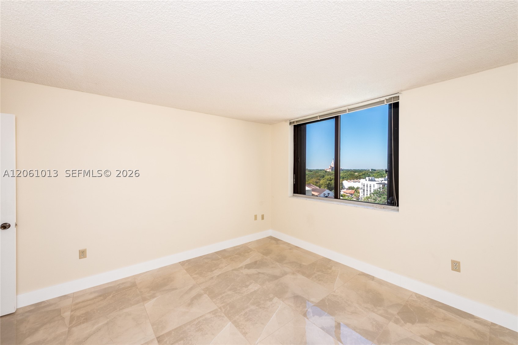 600 Biltmore Way 1014 Property Photo 14