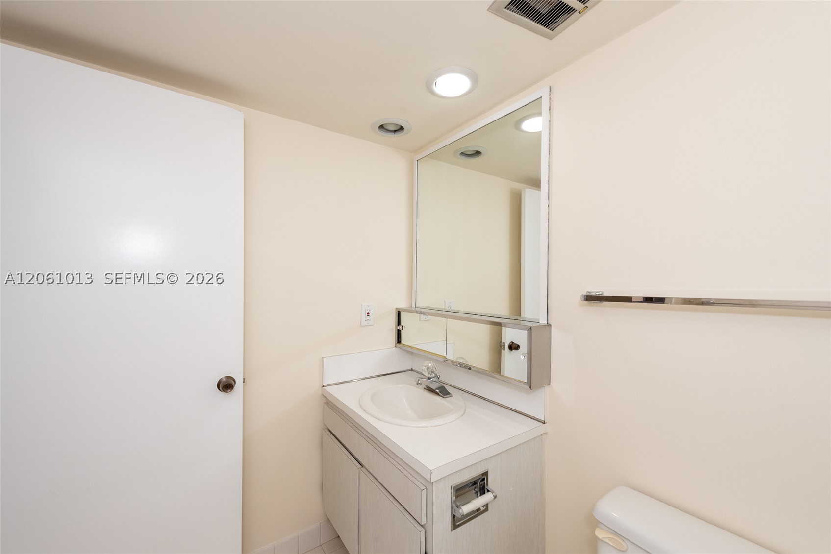 600 Biltmore Way 1014 Property Photo 19