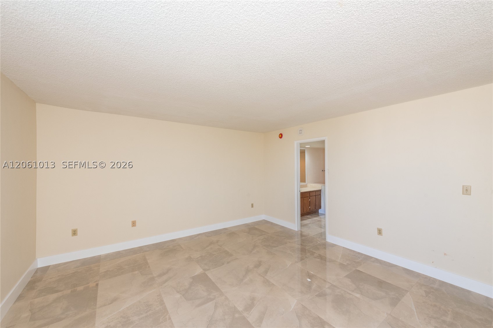 600 Biltmore Way 1014 Property Photo 22
