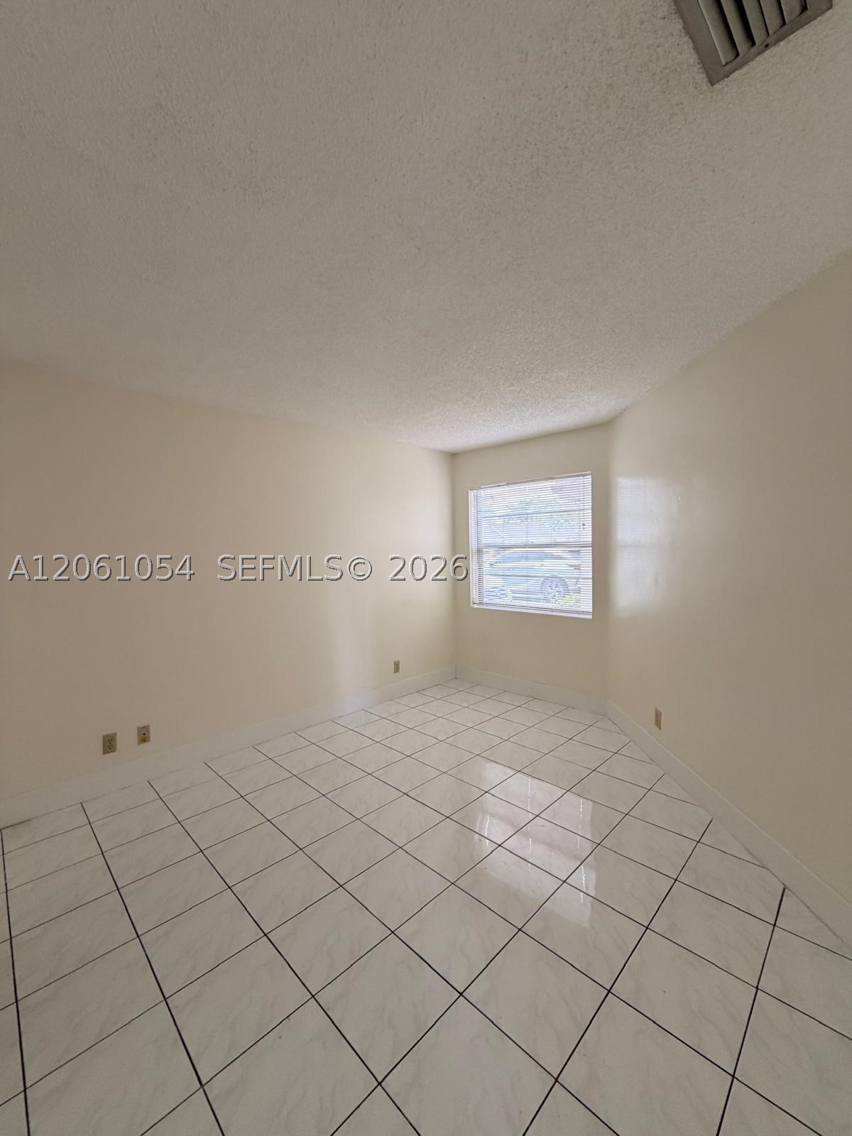 6431 Nw 171st St Property Photo 9