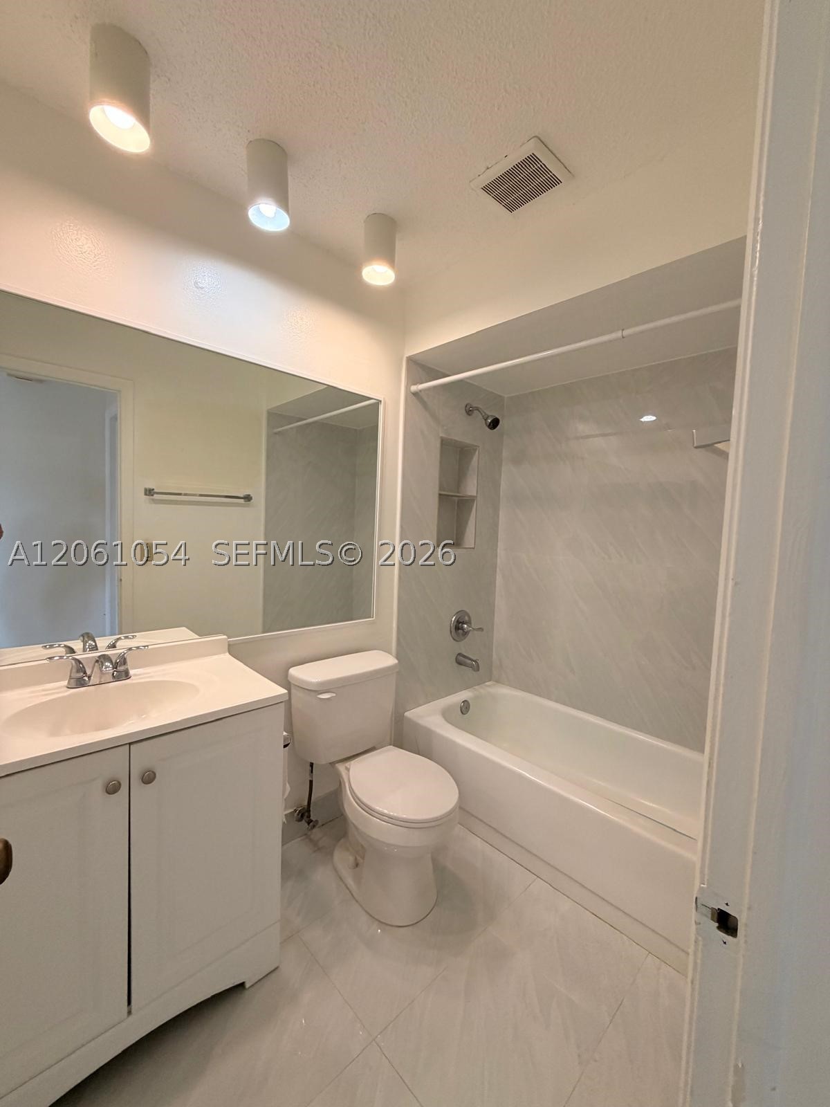 6431 Nw 171st St Property Photo 10