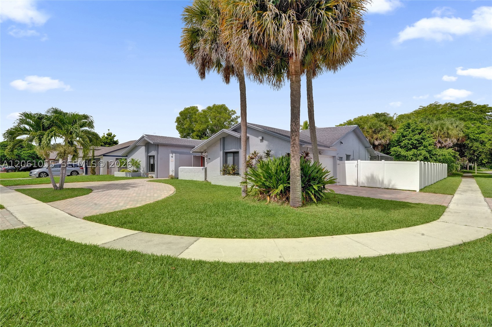 1221 Nw 78th Ave Property Photo 4