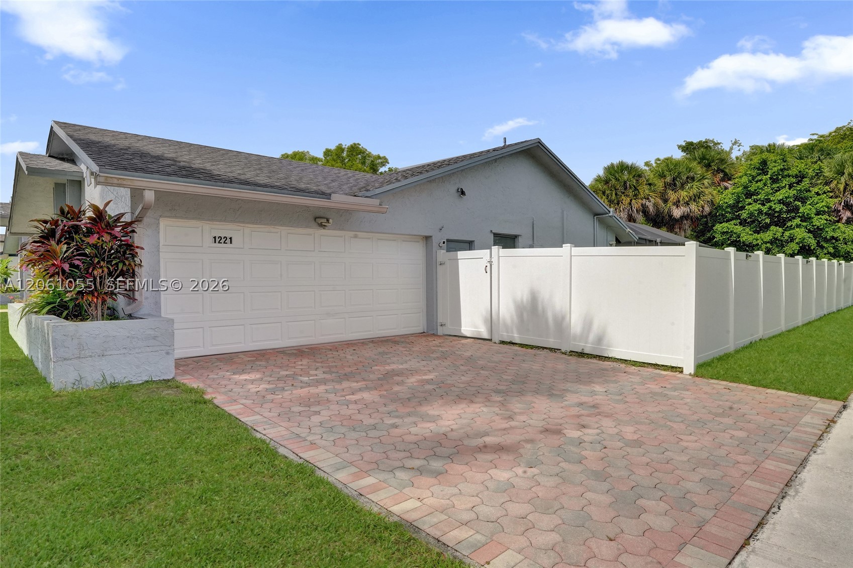 1221 Nw 78th Ave Property Photo 5