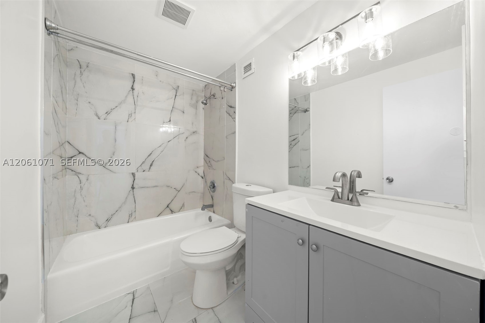 400 Kings Point Dr 1628 Property Photo 17