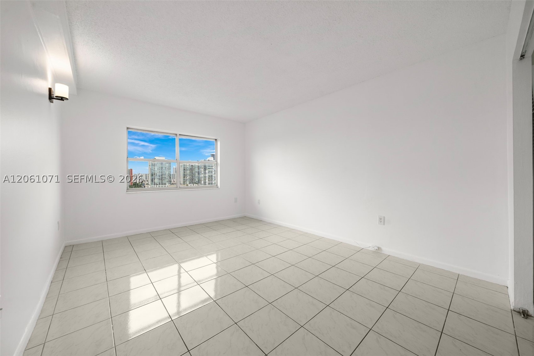400 Kings Point Dr 1628 Property Photo 18