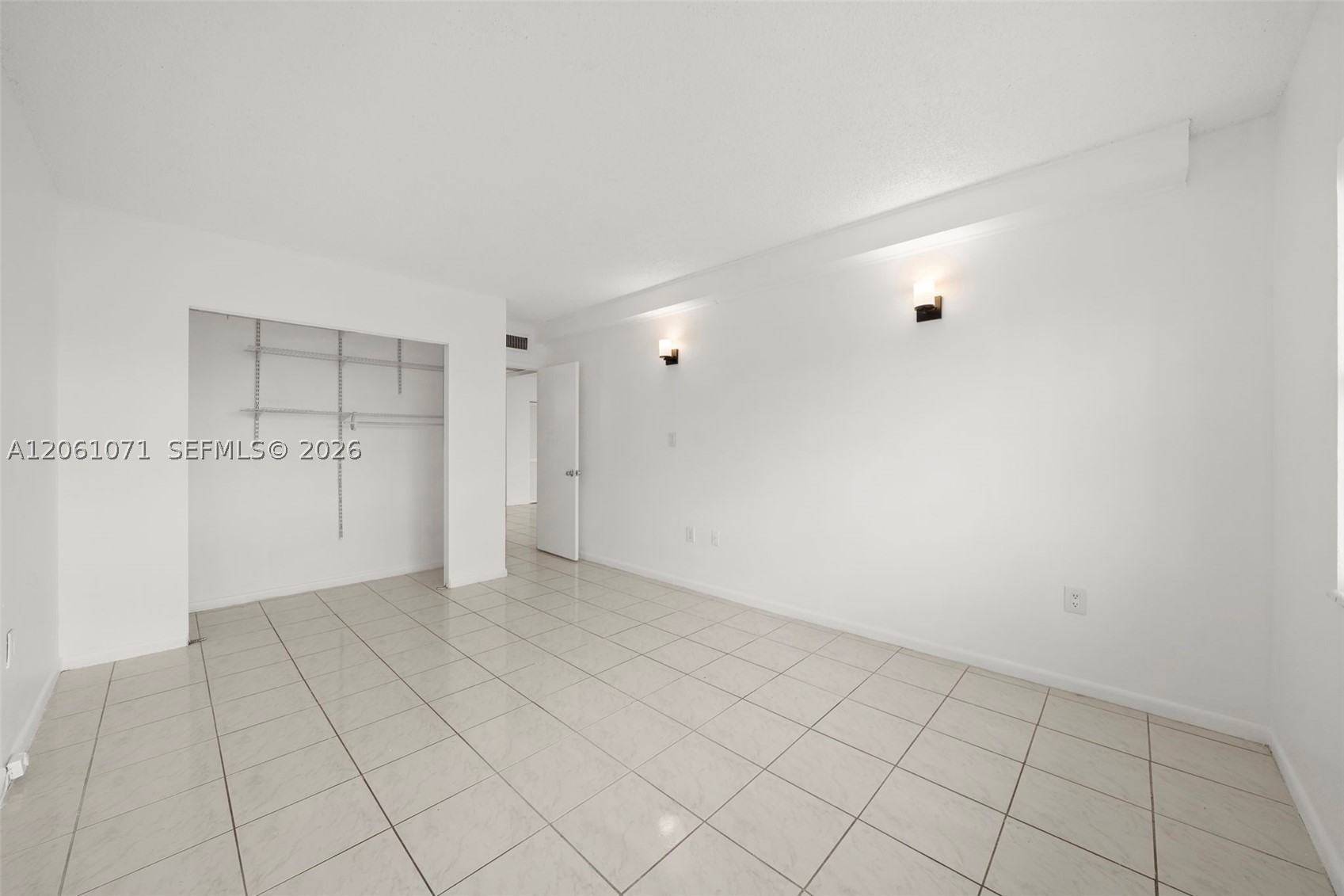 400 Kings Point Dr 1628 Property Photo 20