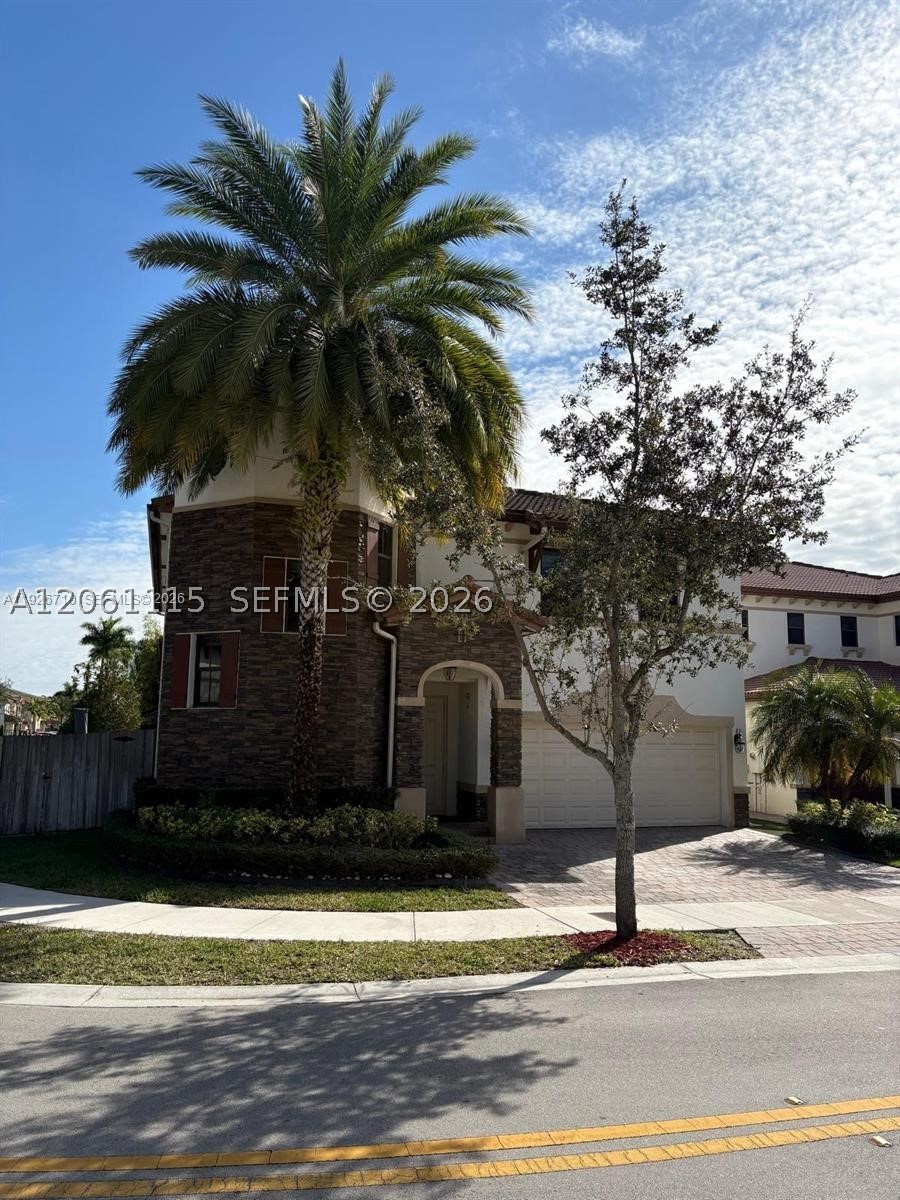 8925 Nw 99th Ct Property Photo 3