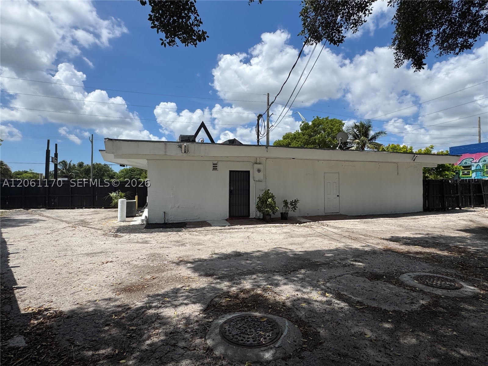 1605 Nw 95th St Property Photo 10