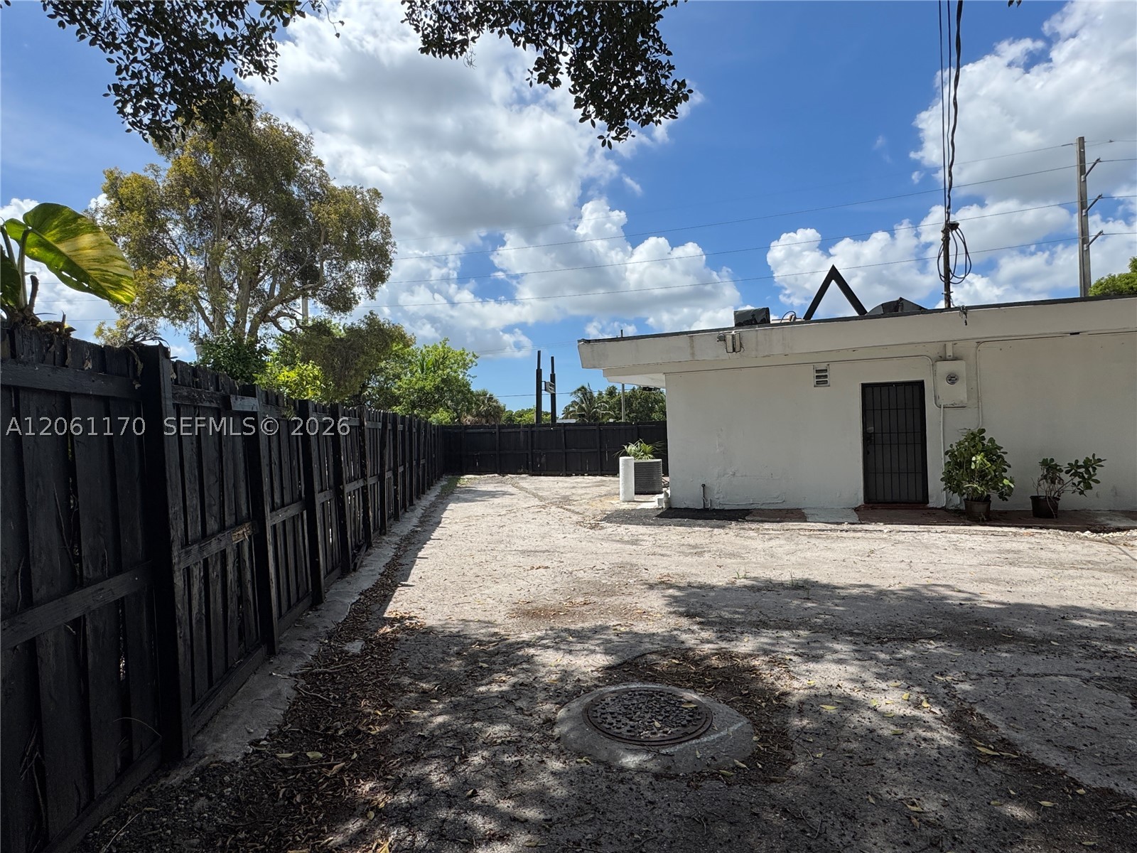 1605 Nw 95th St Property Photo 11