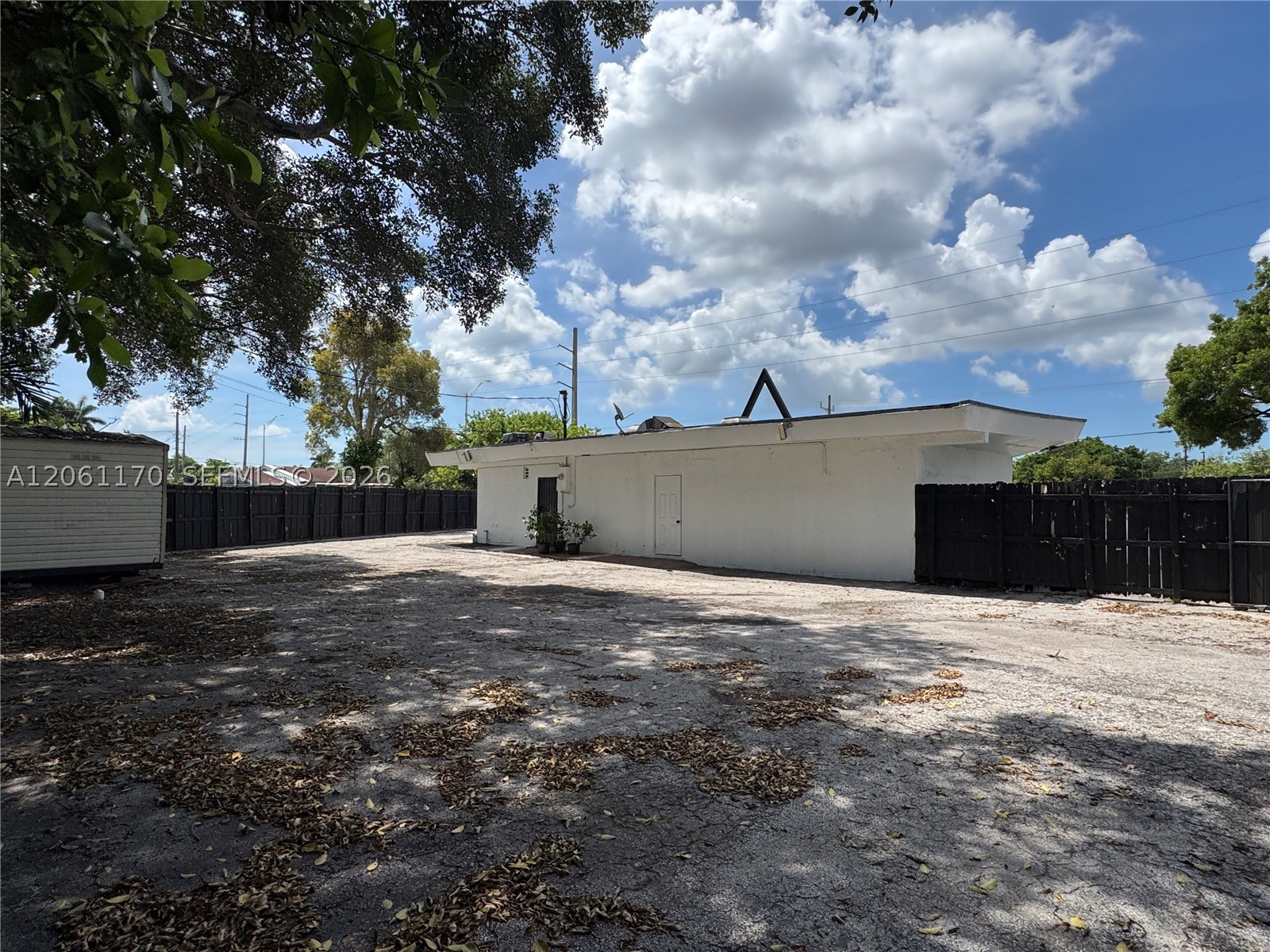 1605 Nw 95th St Property Photo 12