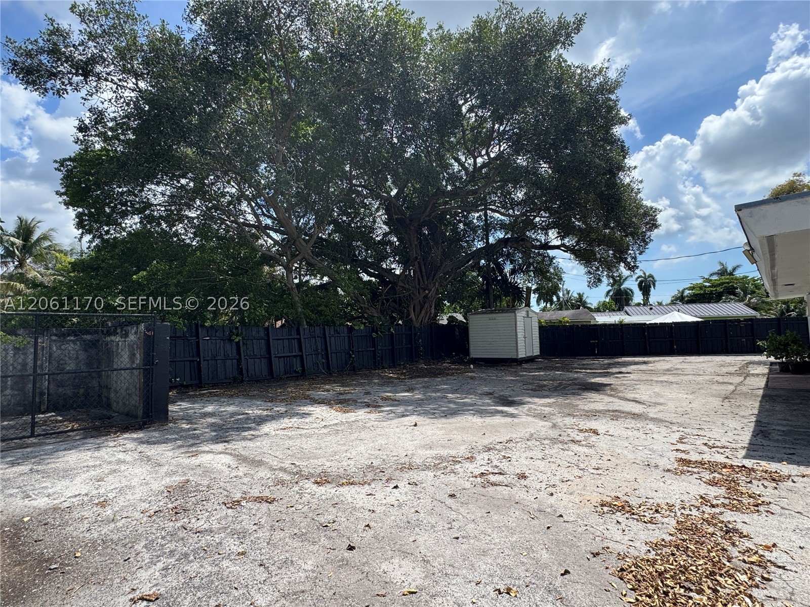 1605 Nw 95th St Property Photo 13