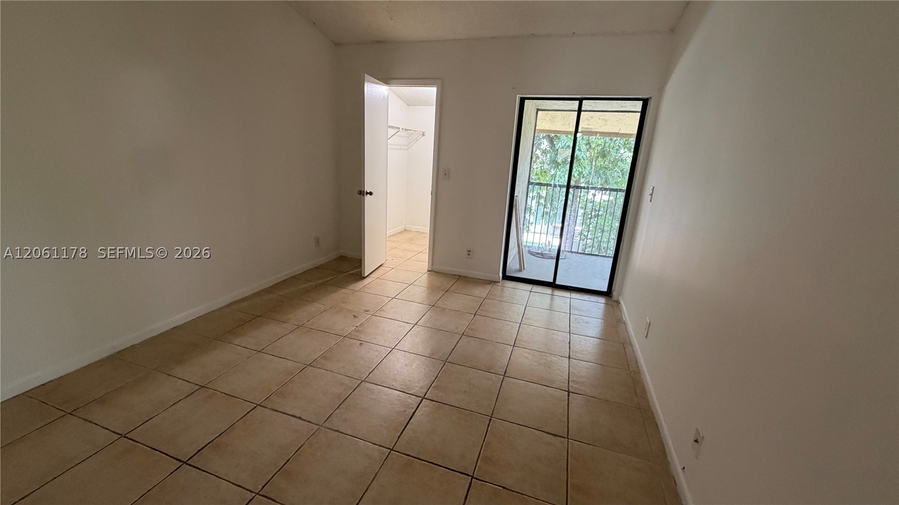 2550 Riverside Dr 223 Property Photo 8