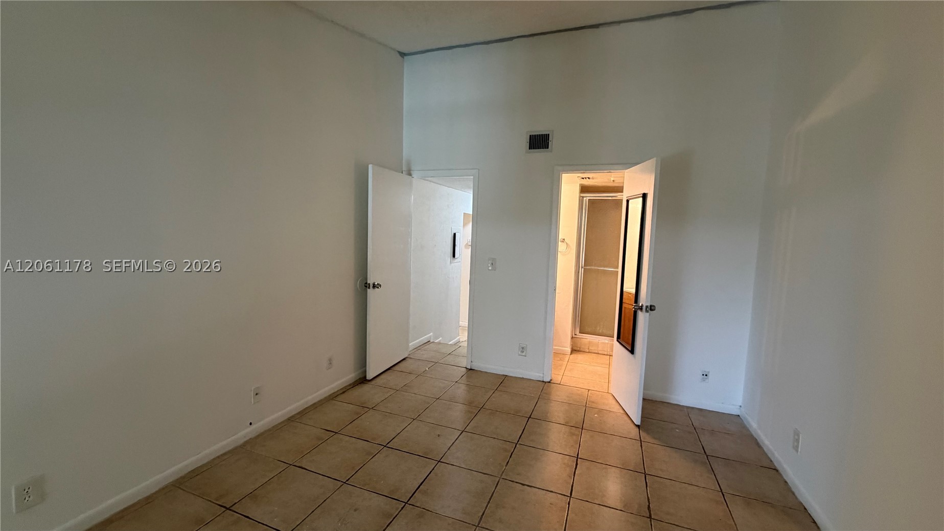 2550 Riverside Dr 223 Property Photo 9