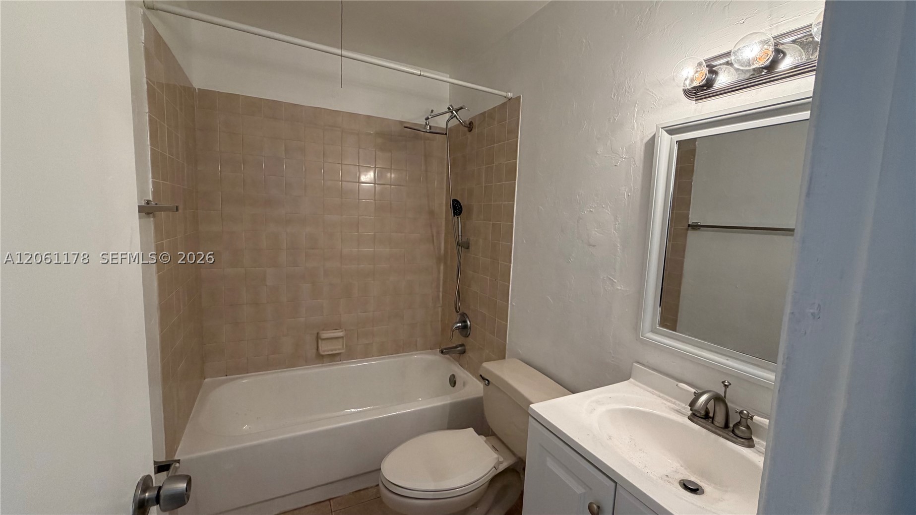 2550 Riverside Dr 223 Property Photo 14