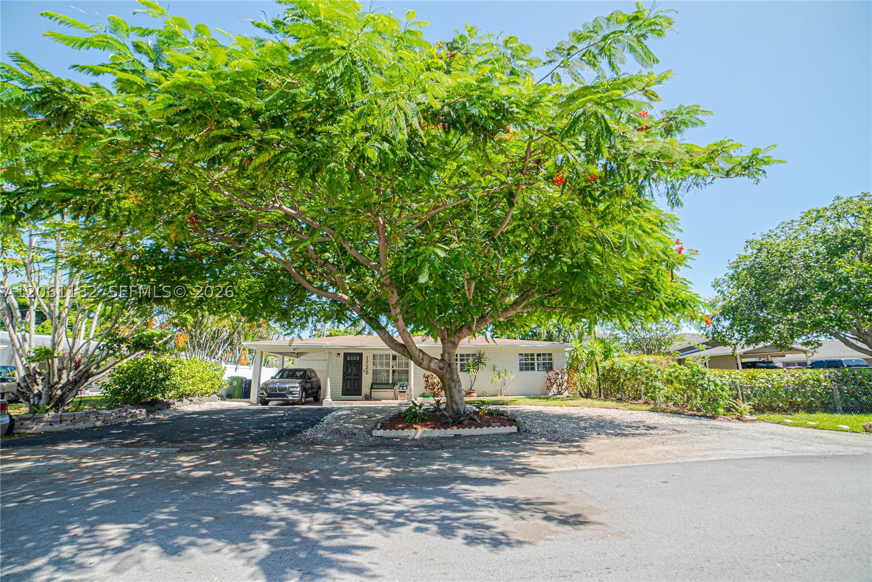1725 SW 30th St Property Photo 1