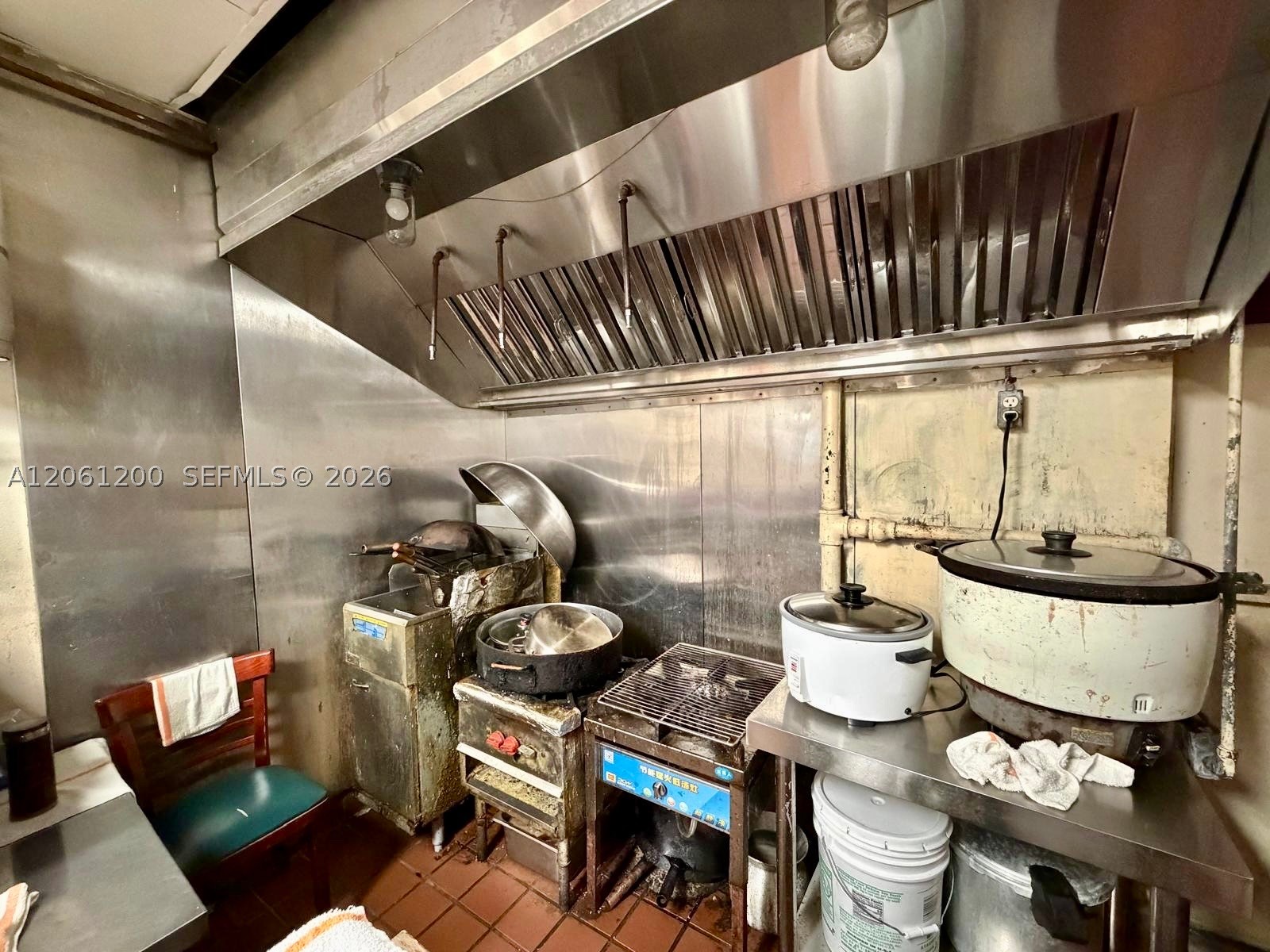 A12061200 Property Photo 8