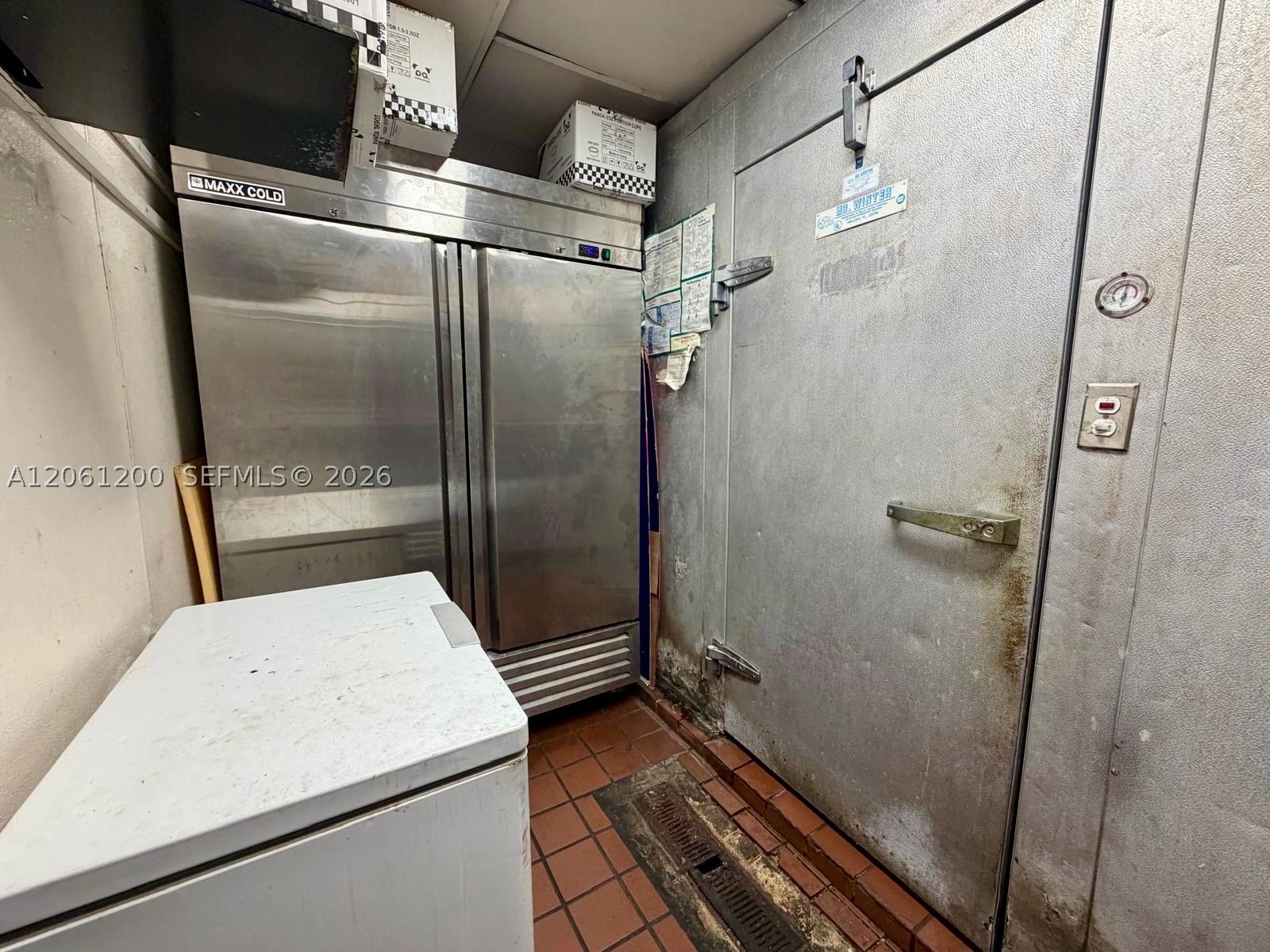 A12061200 Property Photo 11
