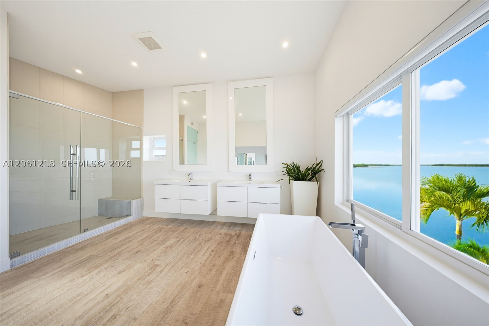 A12061218 Property Photo 26