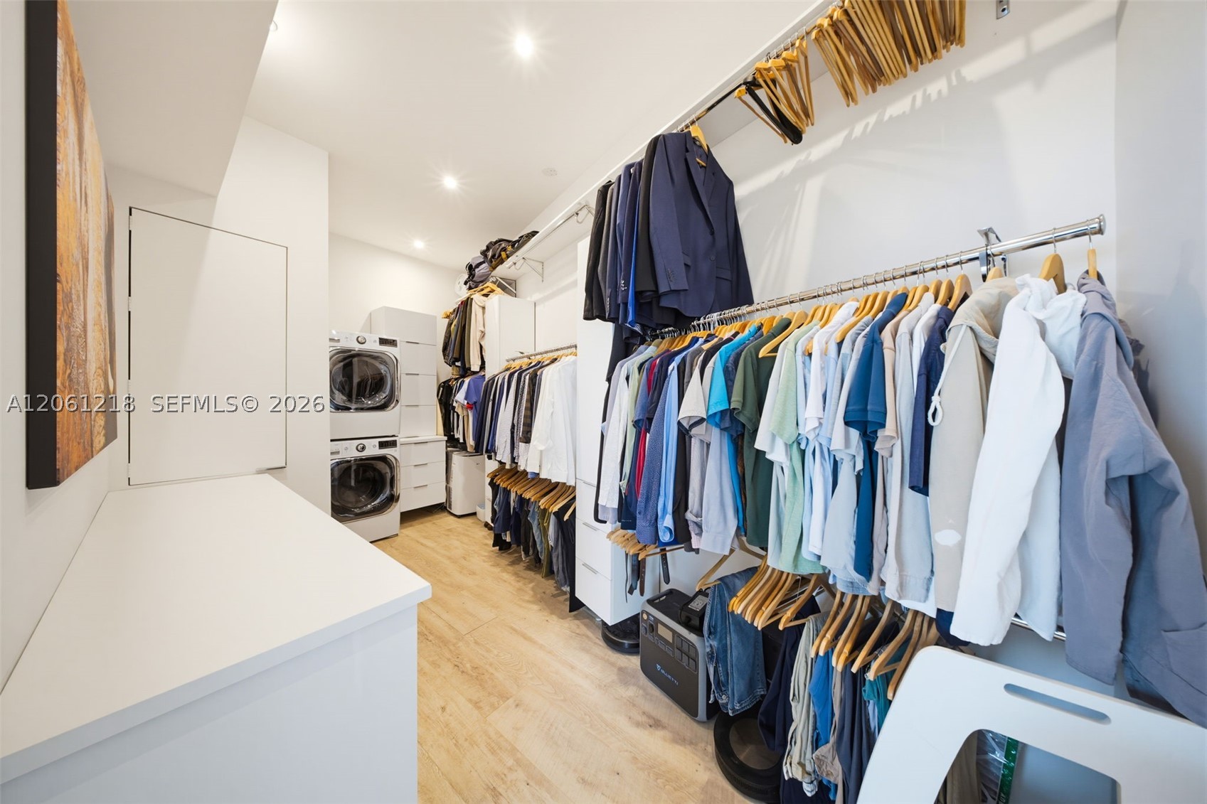 A12061218 Property Photo 30