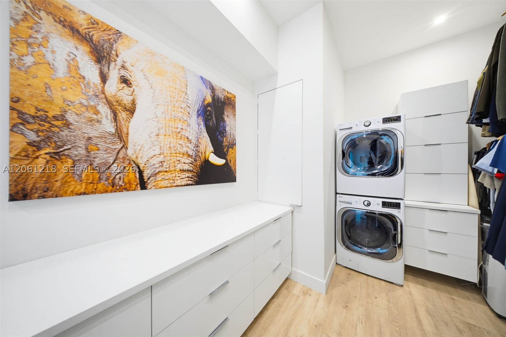 A12061218 Property Photo 31
