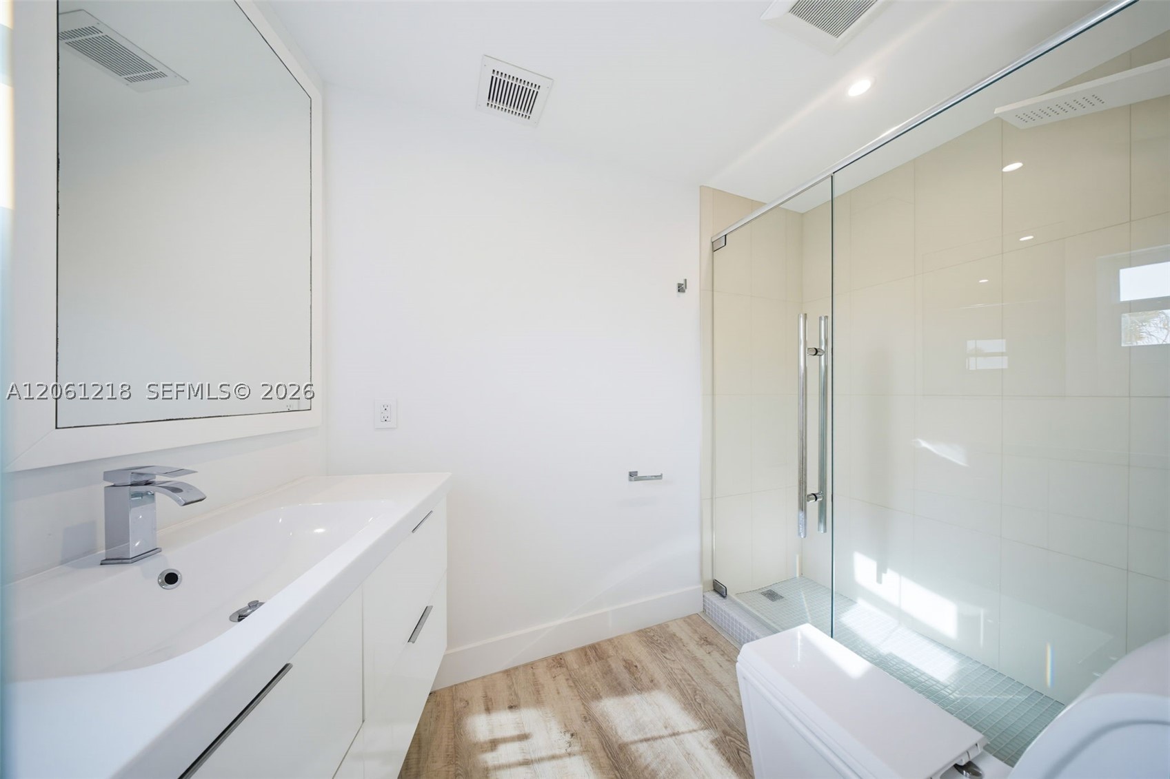 A12061218 Property Photo 35