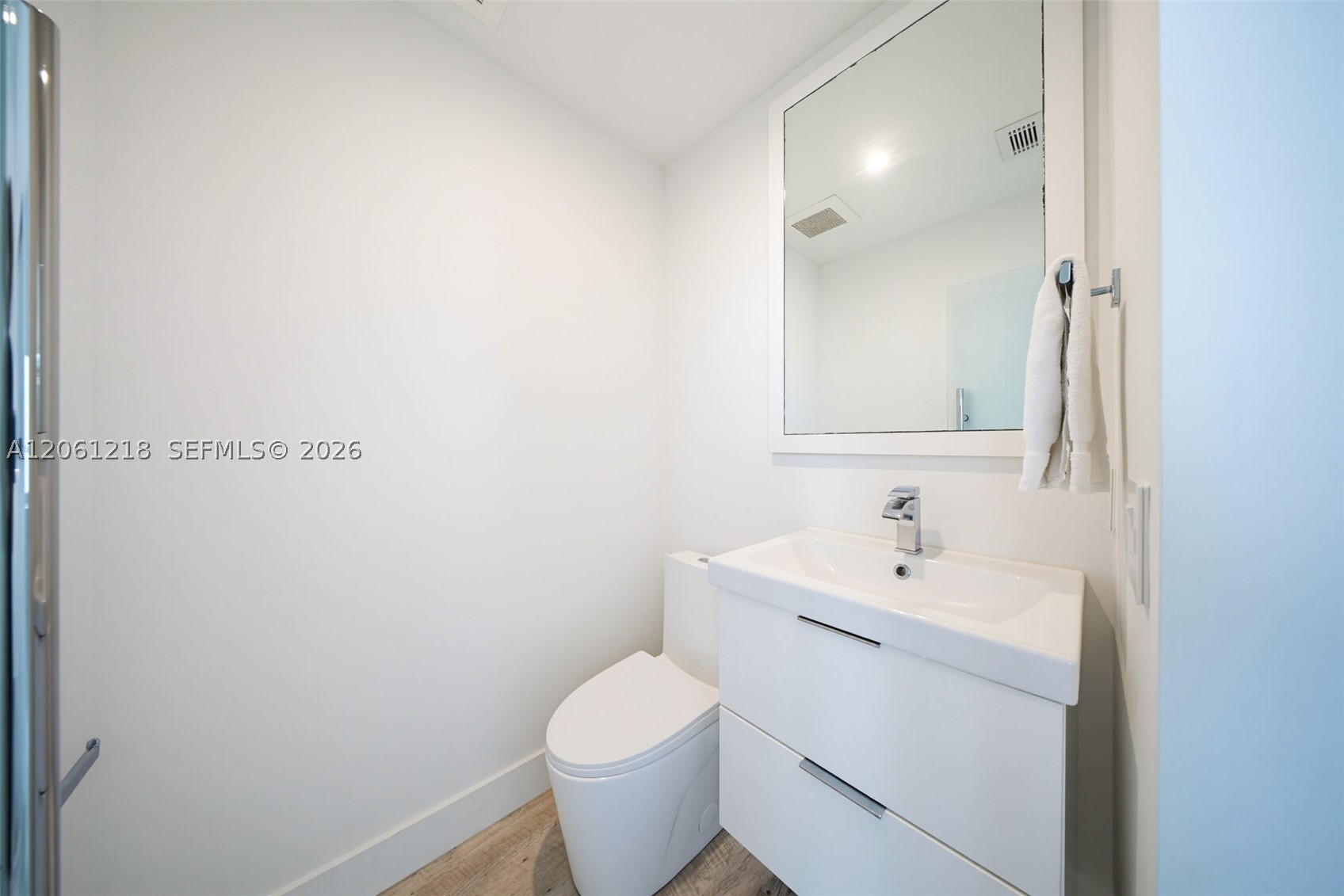 A12061218 Property Photo 37