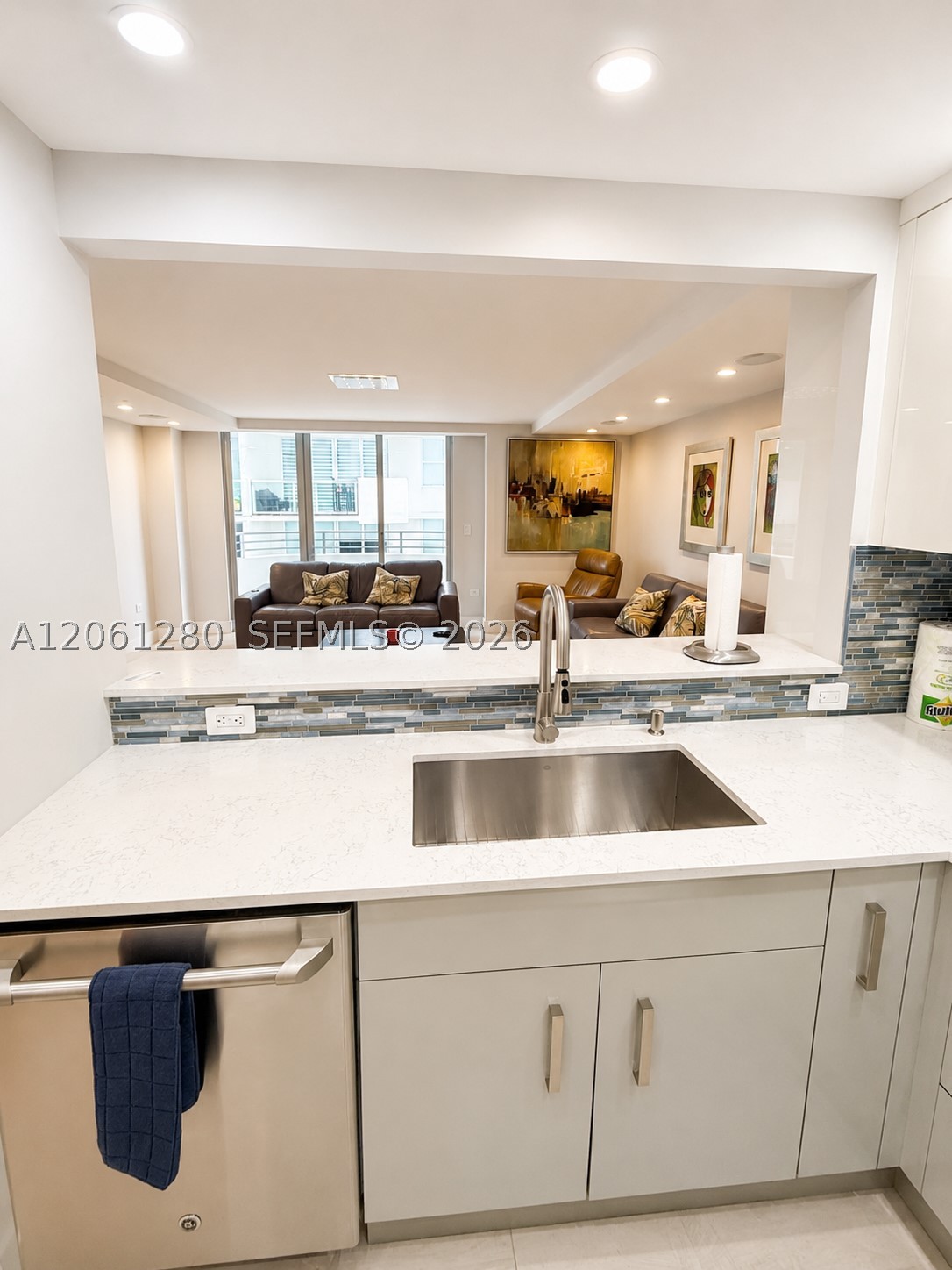 5555 Collins Ave 12c Property Photo 8