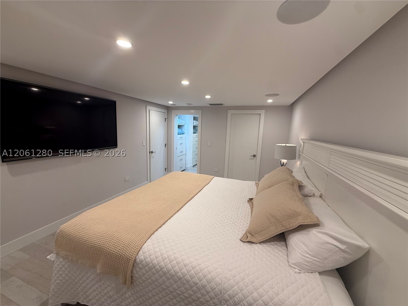 5555 Collins Ave 12c Property Photo 18