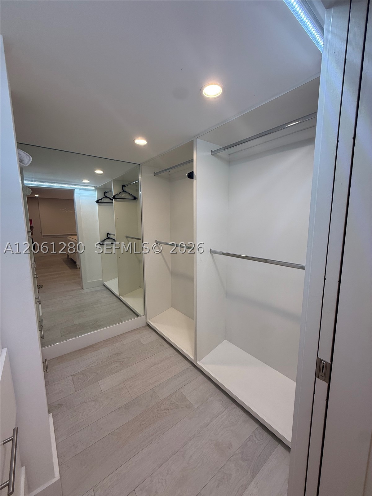 5555 Collins Ave 12c Property Photo 23