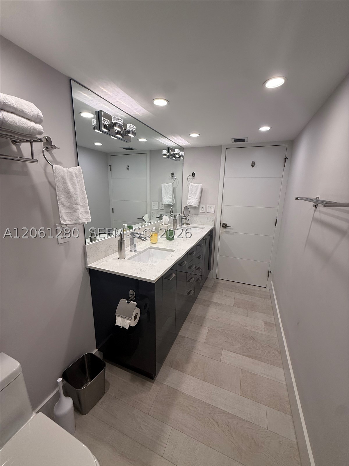 5555 Collins Ave 12c Property Photo 25