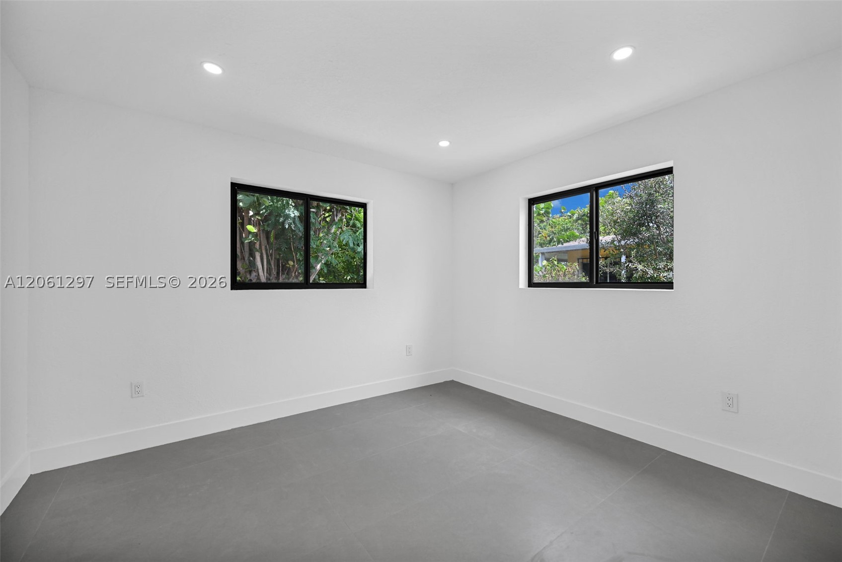 19301 Nw 52nd Ave Property Photo 6