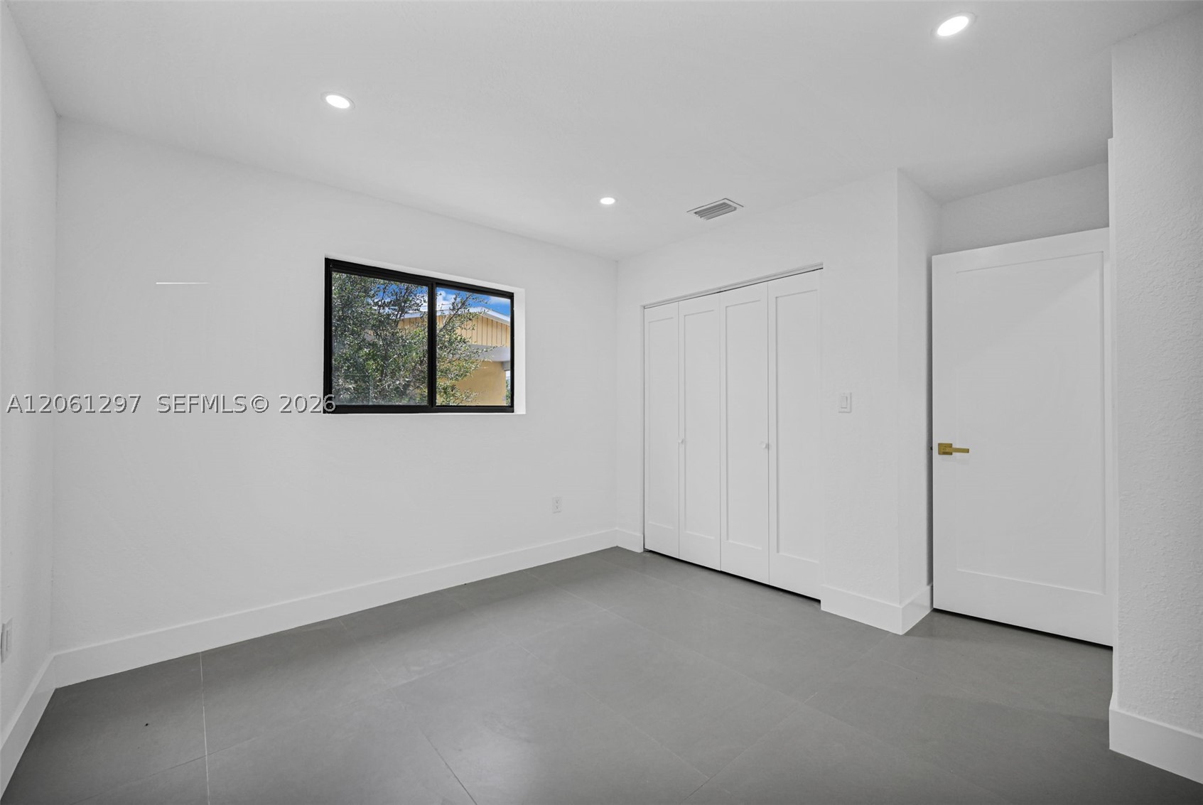 19301 Nw 52nd Ave Property Photo 8