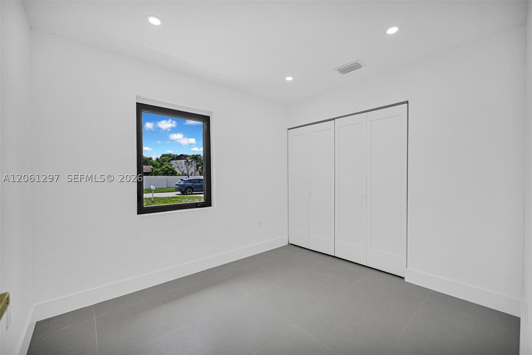 19301 Nw 52nd Ave Property Photo 17