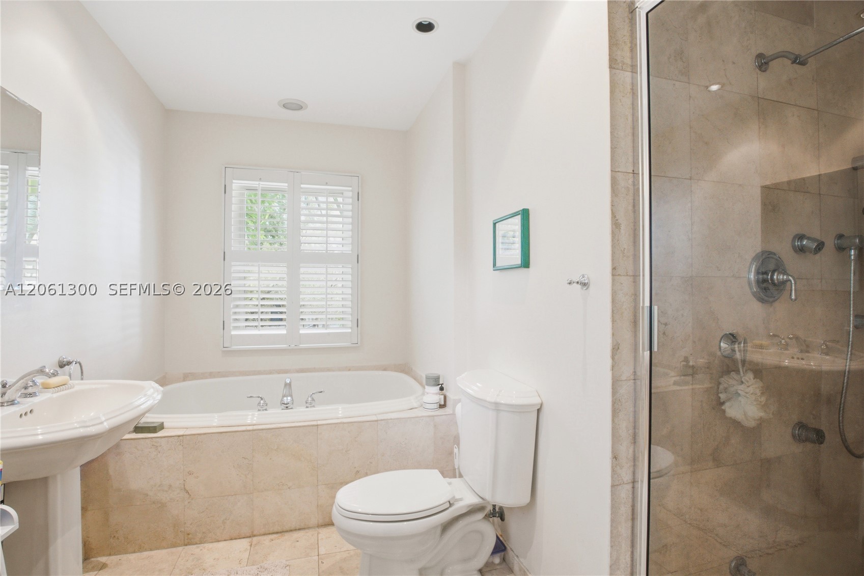 4152 Battersea Rd Property Photo 9